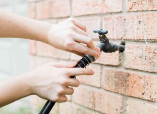 Сантехніки завжди роблять це перед замерзанням – і це може заощадити вам тисячі