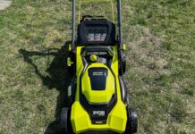 Правильний спосіб підготувати вашу газонокосарку до зими