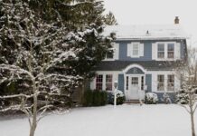 Сніг та Ваш Газон: Коли Зимове Покривало Допомагає або Шкодить