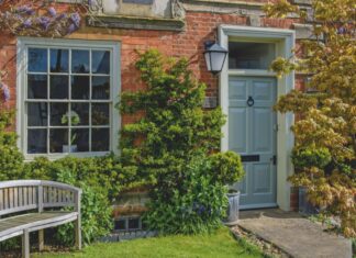 Баланс Между Историей и Эффективностью: Руководство по Двойному Остеклению Старых Окон