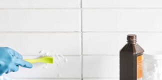 Перекис водню: Повний посібник з очищення ванної кімнати