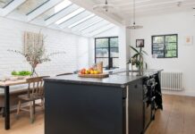 Mendesain Ekstensi Dapur yang Tahan Lama: Gaya Modern Tanpa Tampilan Kuno