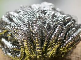 Por qué la lana de acero se oxida en la encimera: la ciencia detrás de las hojuelas de naranja