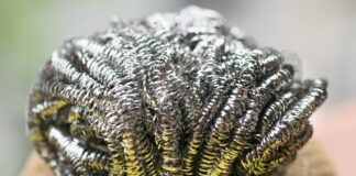 Чому сталева вата іржавіє на стільниці: наукове пояснення помаранчевих пластівців
