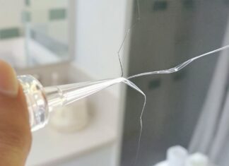 Comment réparer un miroir fissuré : un guide de réparation de résine DIY